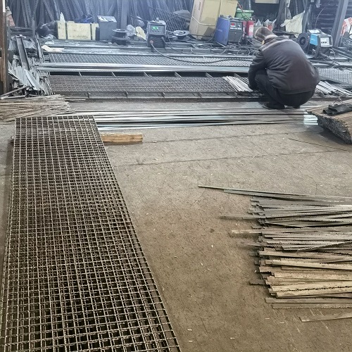 钢格栅手工焊接与机器压焊之间的差距